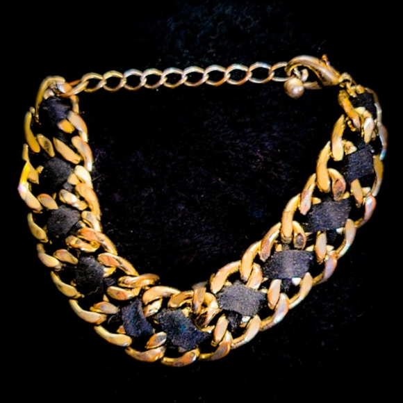 X-LARGE MYSTERY BOX Vintage + Antique Jewelry- Bracelets, Brooches, Necklaces. - Picture 9 of 10